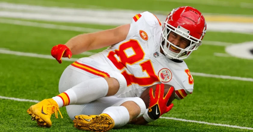 Travis Kelce sparks injury fears as NFL fans spot cut and battered hands