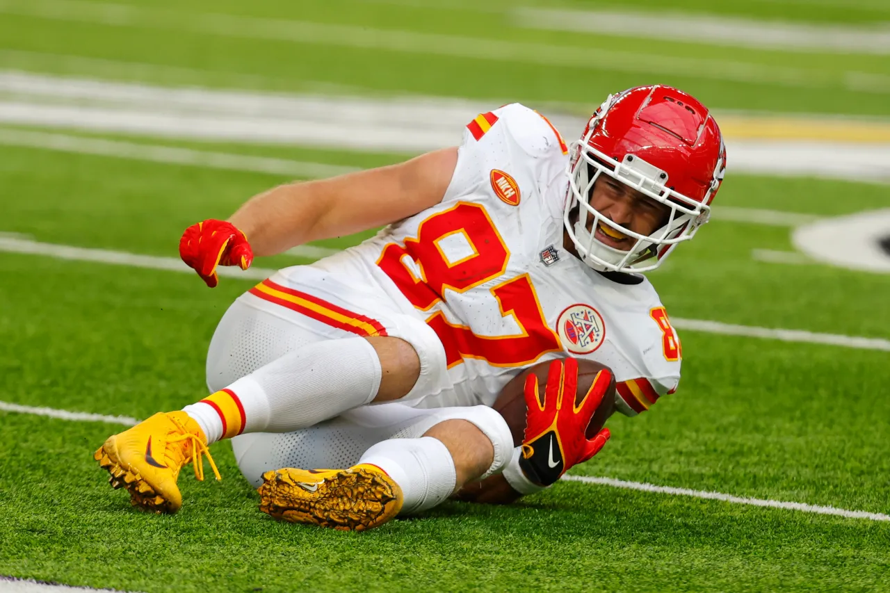 Travis Kelce sparks injury fears as NFL fans spot cut and battered hands | Image Credit: mytwintiers.com