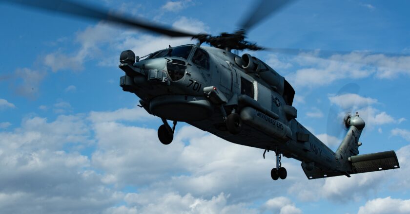 San Diego Bay navy helicopter crashed and crew rescued