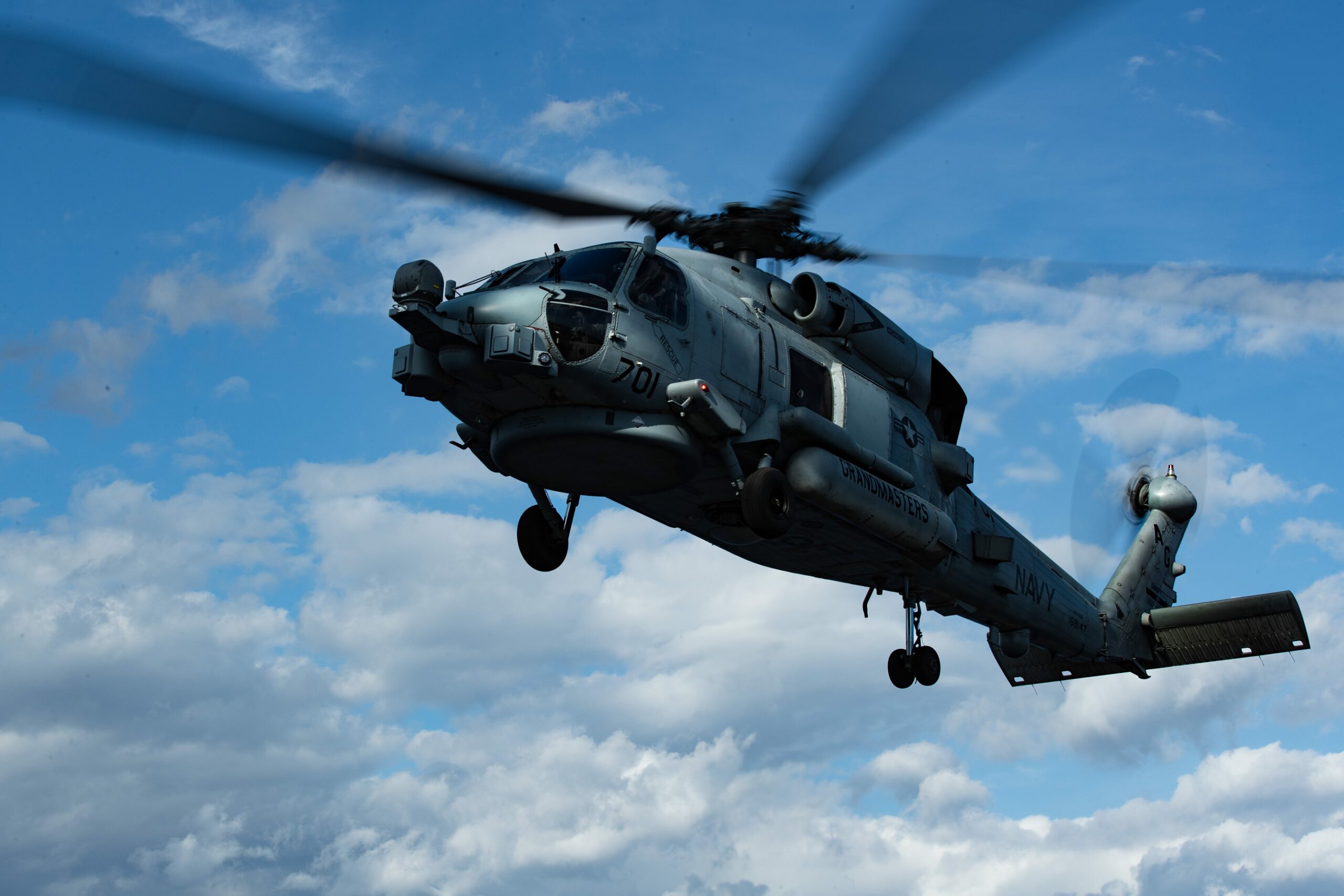 San Diego Bay navy helicopter crashed and crew rescued