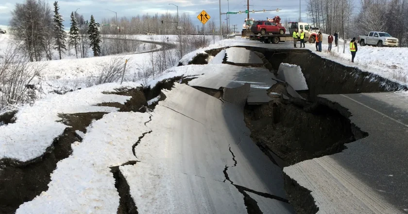 5.9-magnitude earthquake strikes Alaska