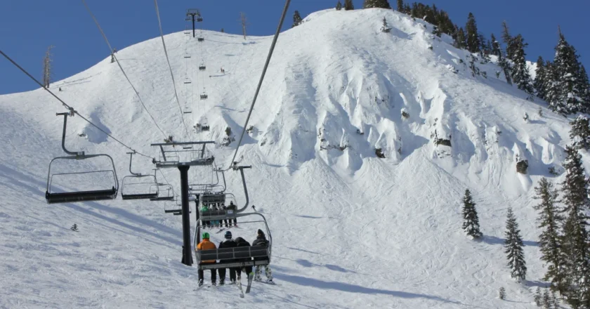 Palisades Avalanche One skier died and one was injured in Tahoe, Sheriff reports