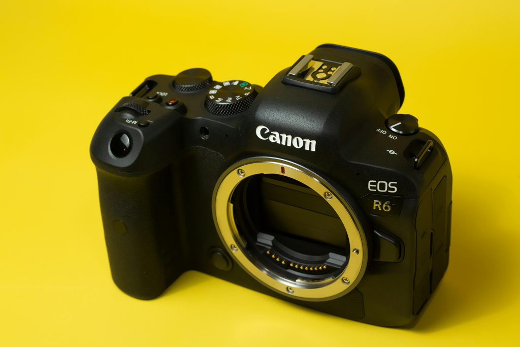 Mirrorless Camera with Yellow Background | Image Credit: pexels.com